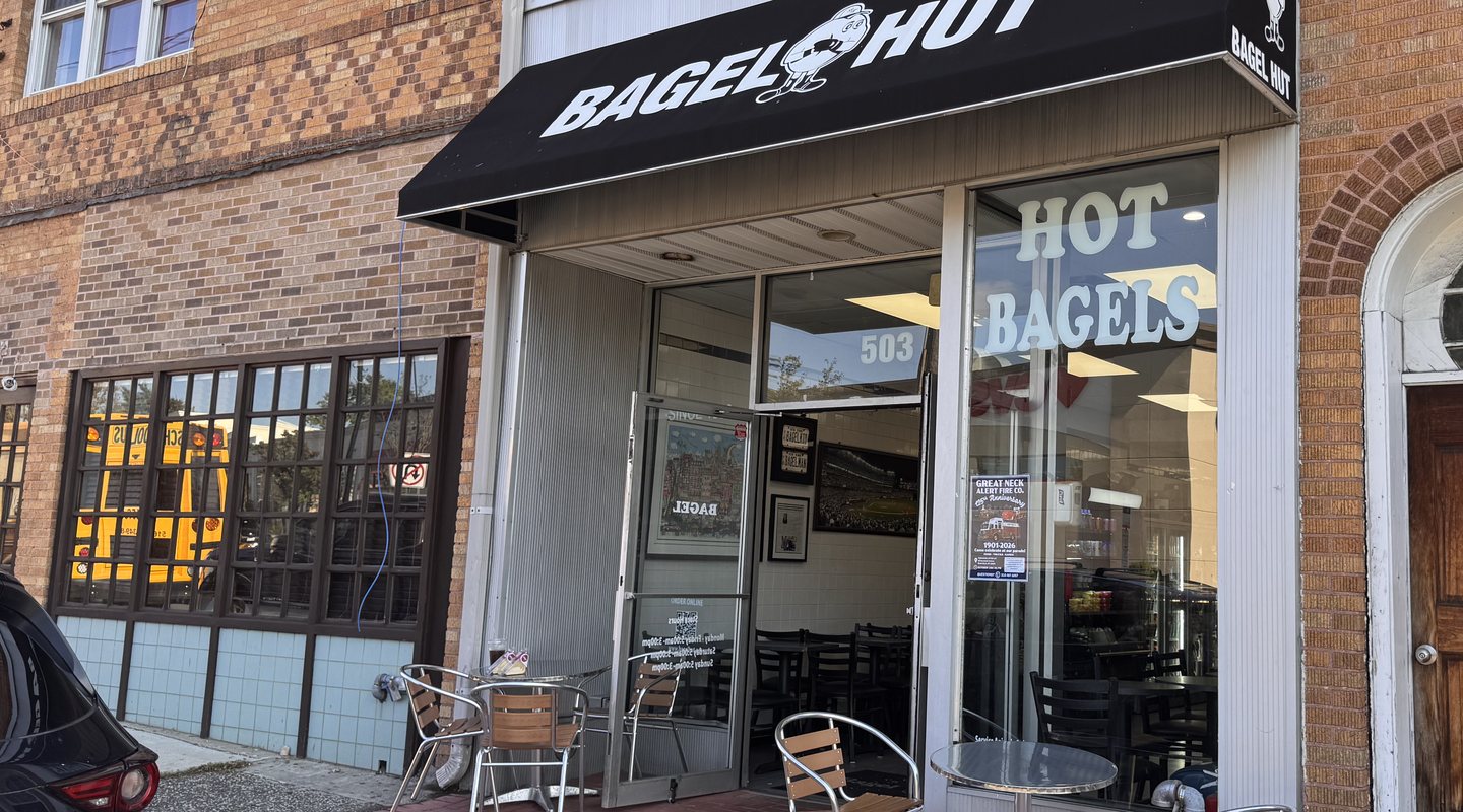 Bagel Hut storefront