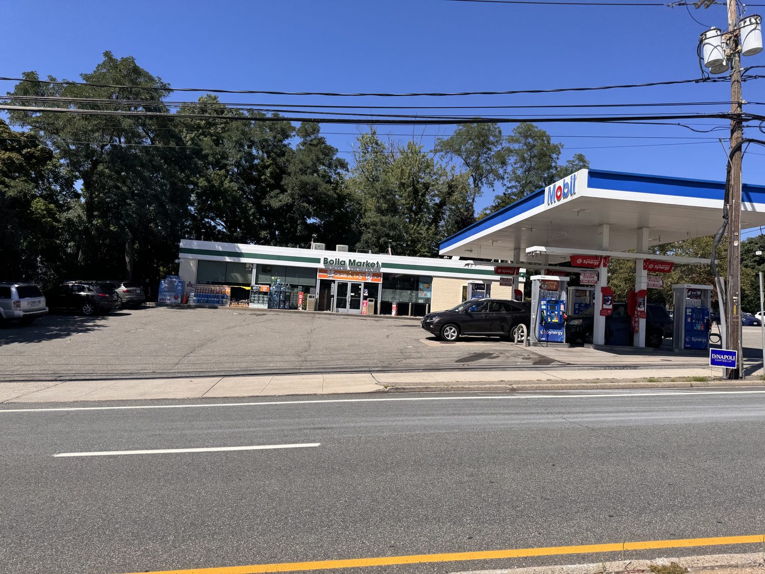 Great Neck Mobil exterior