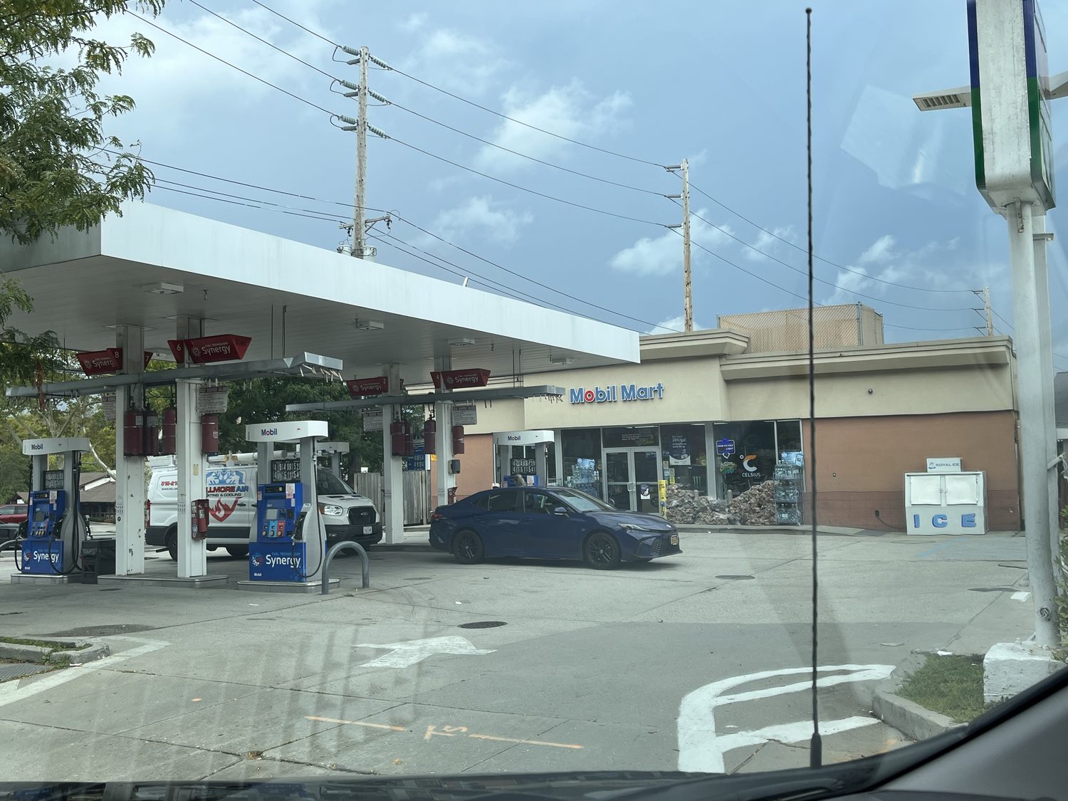 Roslyn Mobil exterior